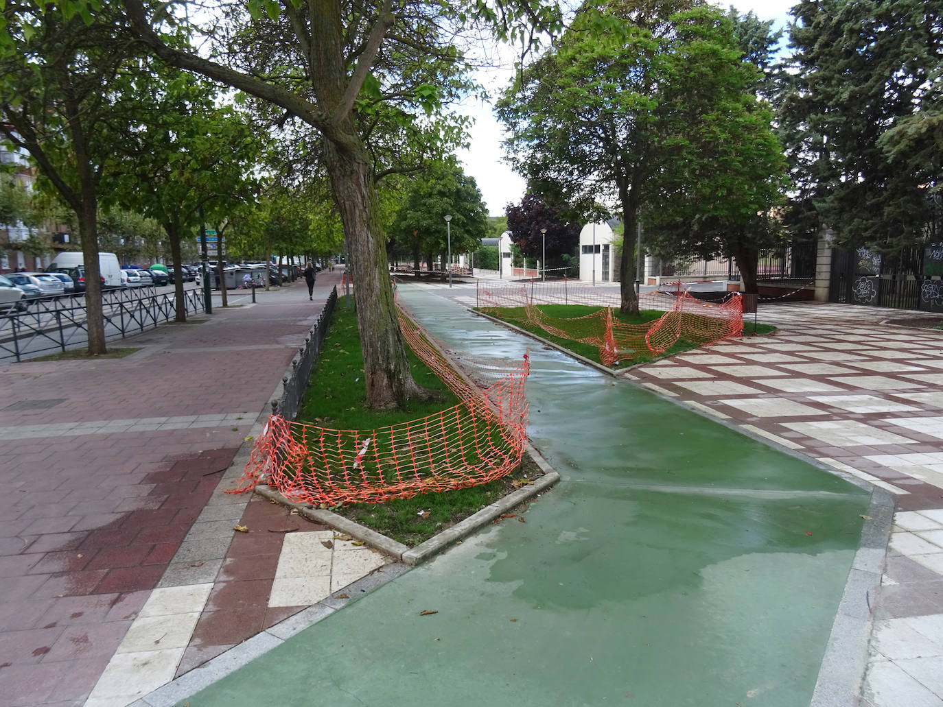 Fotos: Nuevo carril bici en la calle Mirabel en La Rondilla