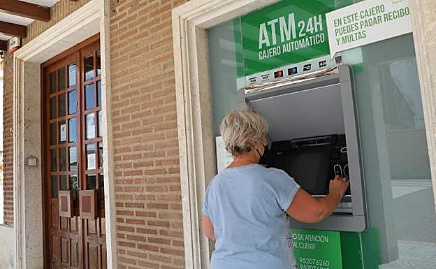 El medio rural de Castilla y León, otra vez en el punto de mira de los despidos y cierres de Unicaja