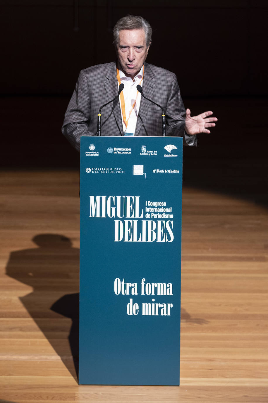 Iñaki Gabilondo ha impartido una conferencia sobre el periodismo ante la cláusula de conciencia. 