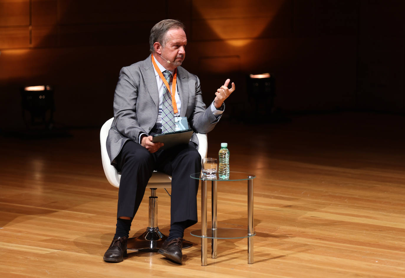 El compromiso del periodista con la verdad. Enric Juliana, director adjunto de La Vanguardia y José Antonio Zarzalejos, escritor y periodista. Moderado por Ignacio Fernández Sobrino, periodista.