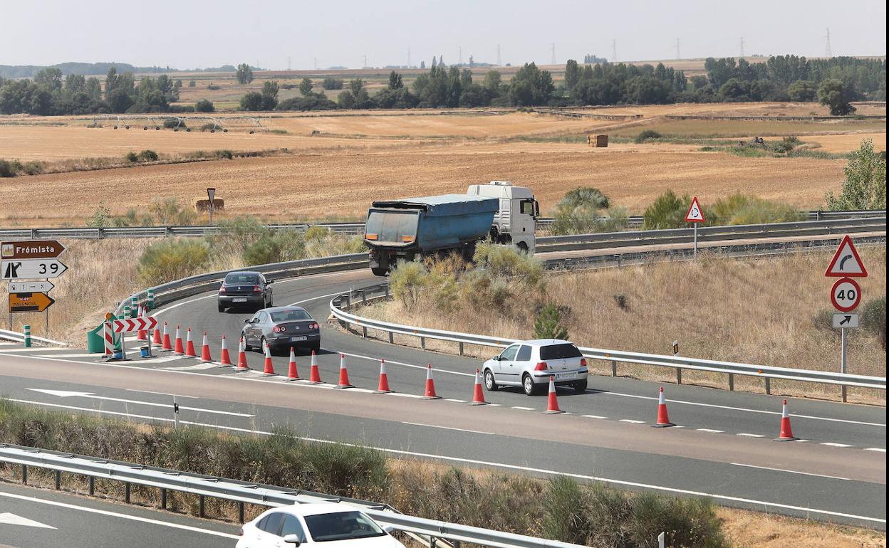 Corte en la A-67 en sentido a Palencia a la altura de Frómista y tráfico desviado por la N-611 hasta Piña de Campos. 