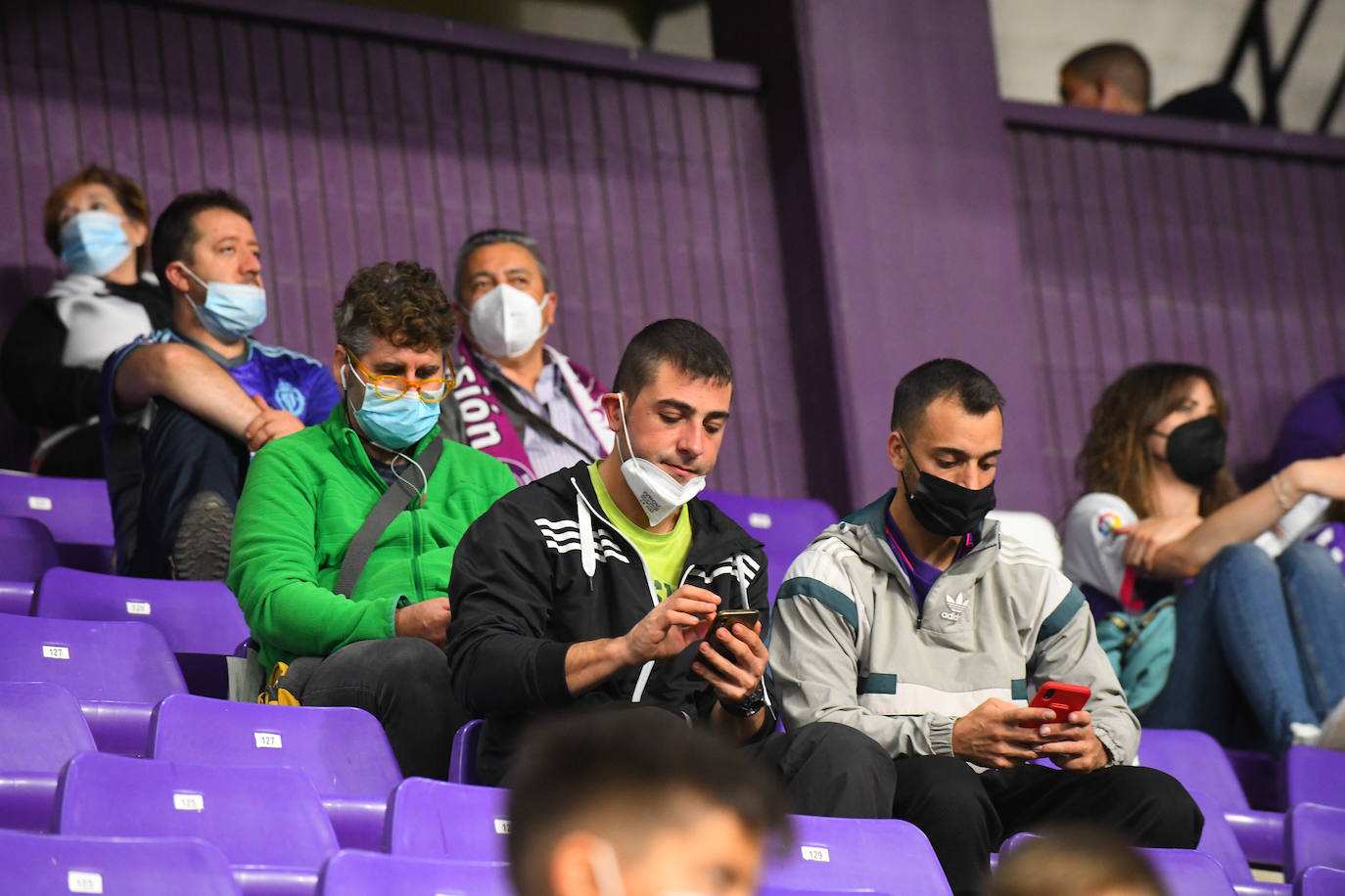 Aficionados vallisoletanos en el Zorrilla durante el encuentro contra el Málaga. 