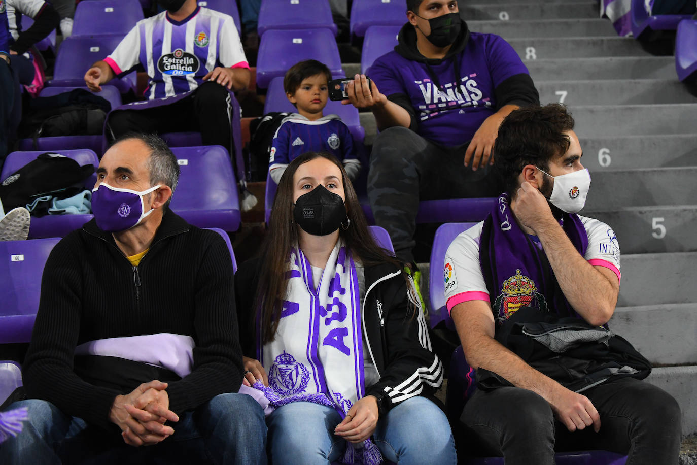 Aficionados vallisoletanos en el Zorrilla durante el encuentro contra el Málaga. 