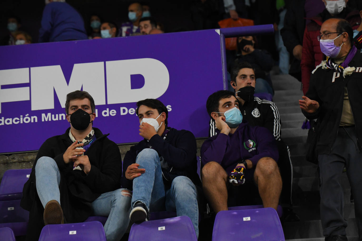 Aficionados vallisoletanos en el Zorrilla durante el encuentro contra el Málaga. 