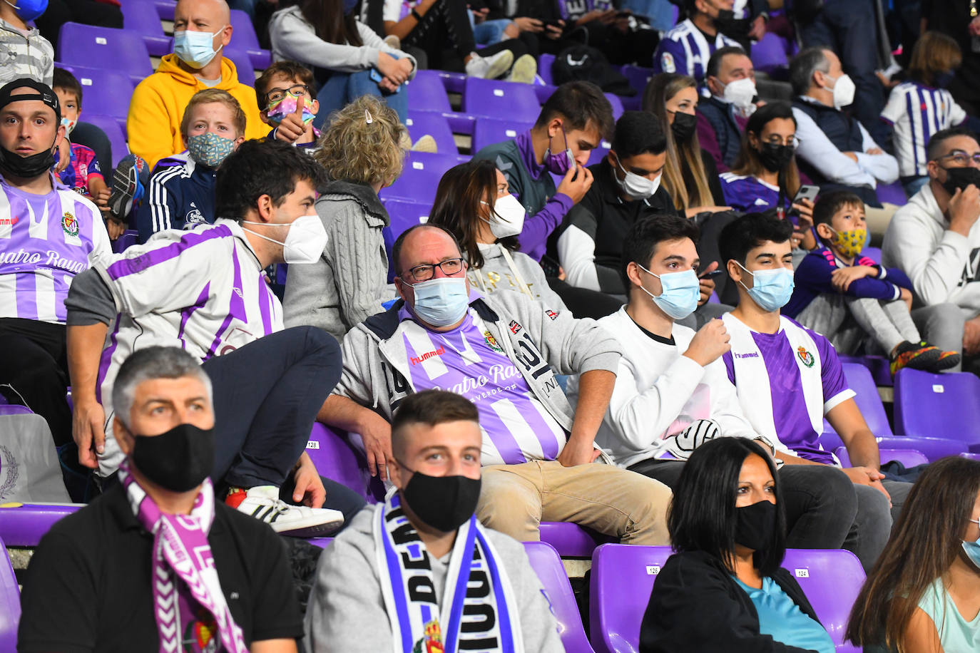 Aficionados vallisoletanos en el Zorrilla durante el encuentro contra el Málaga. 