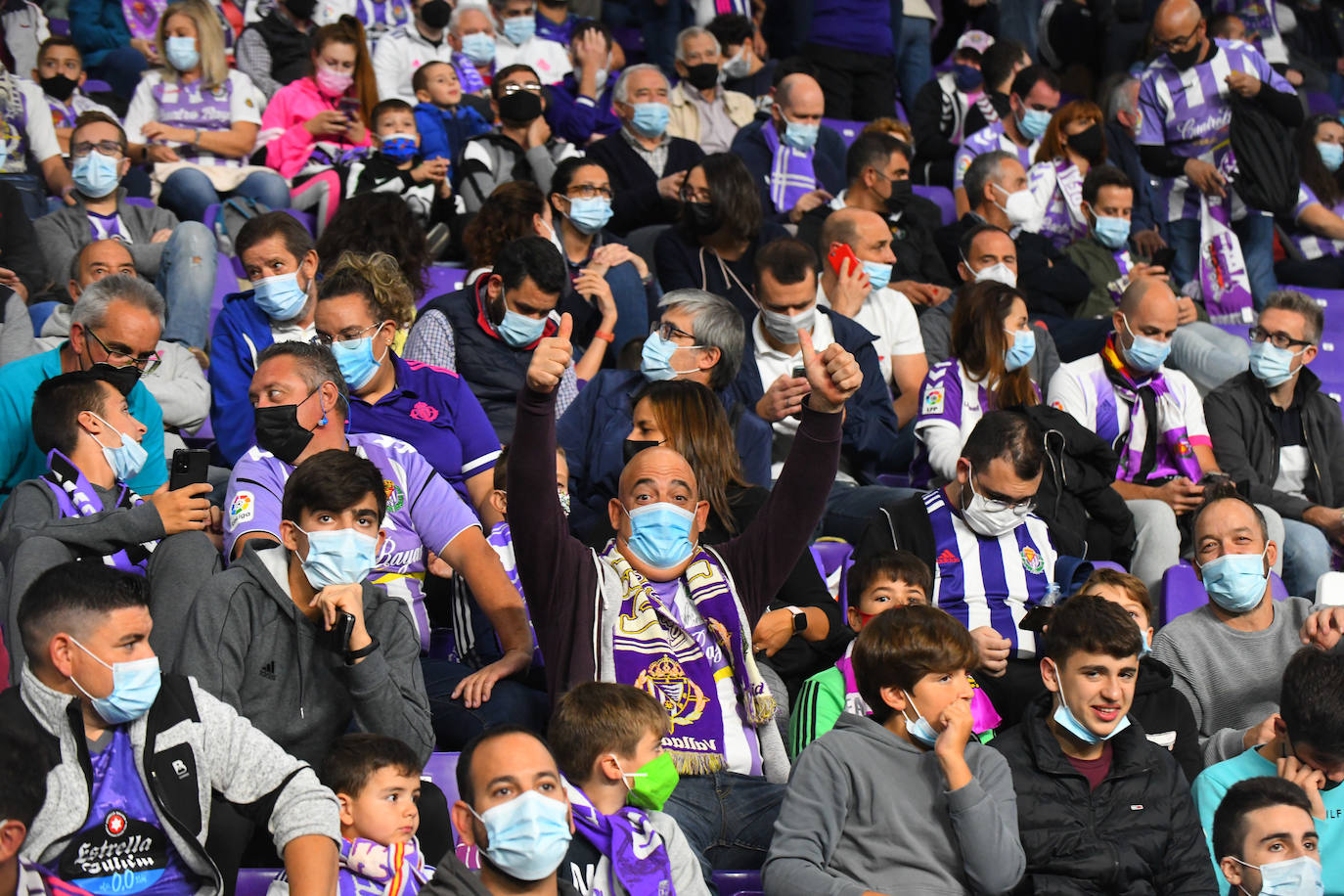 Aficionados vallisoletanos en el Zorrilla durante el encuentro contra el Málaga. 