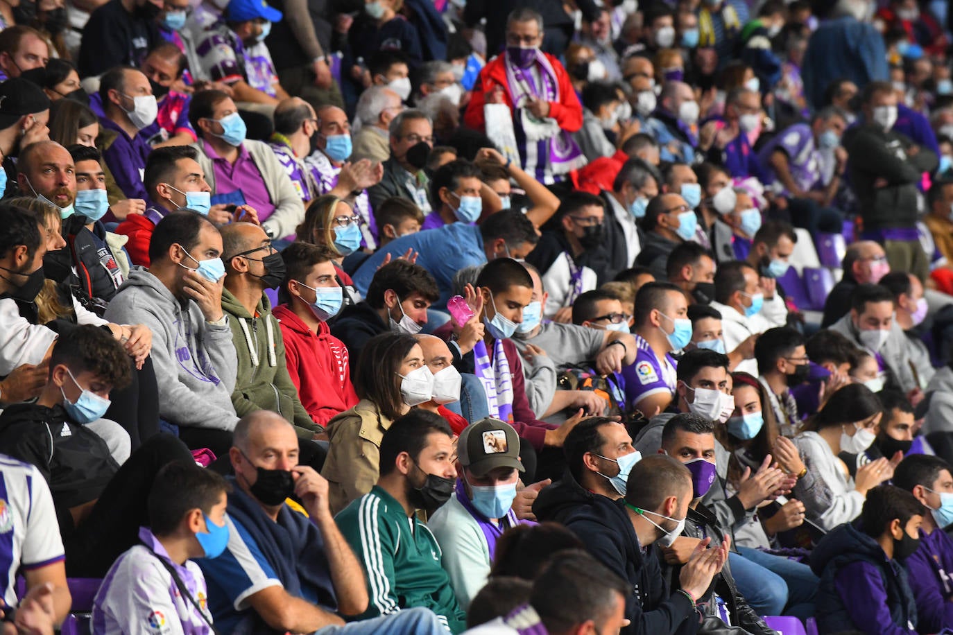 Aficionados vallisoletanos en el Zorrilla durante el encuentro contra el Málaga. 