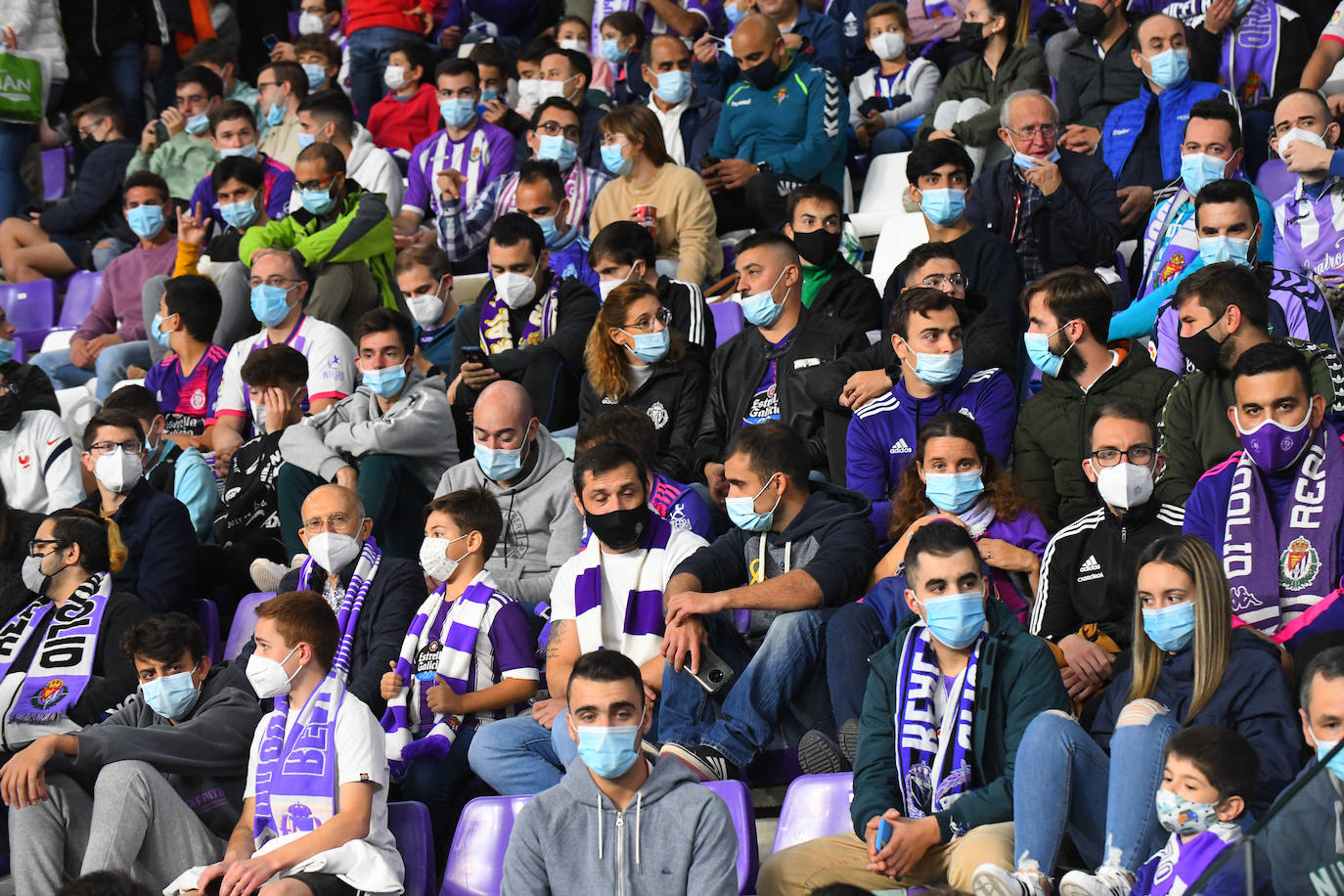 Aficionados vallisoletanos en el Zorrilla durante el encuentro contra el Málaga. 