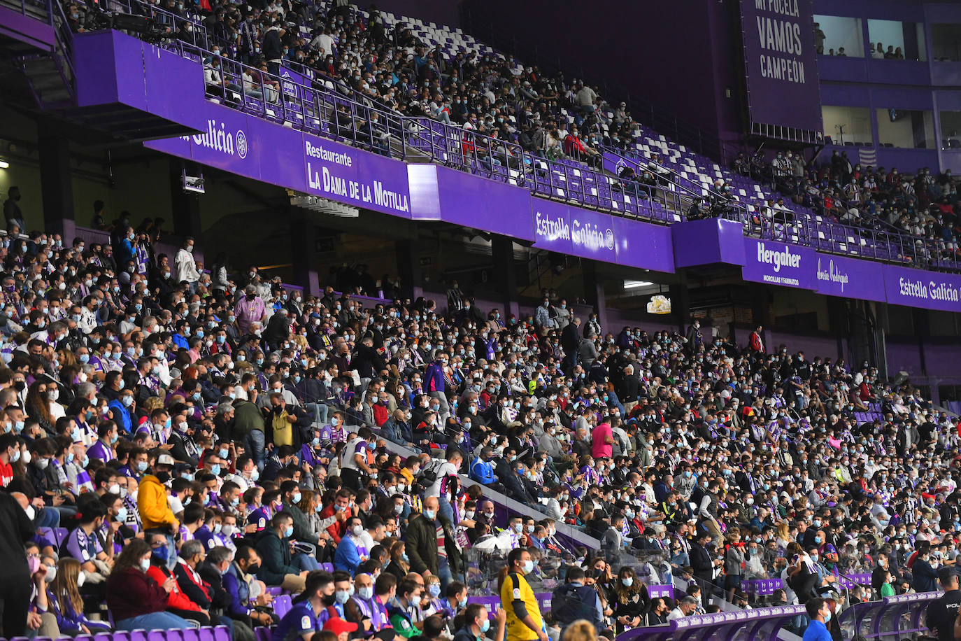 Aficionados vallisoletanos en el Zorrilla durante el encuentro contra el Málaga. 