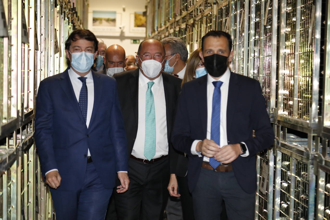 Acompañantes y miembros de Matarromera en la inauguración de las nuevas instalaciones. 