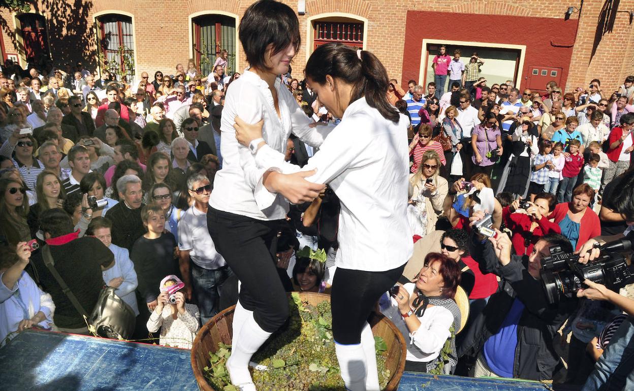 Pisado de la uva, en una anterior Fiesta de la Vendimia de Rueda.