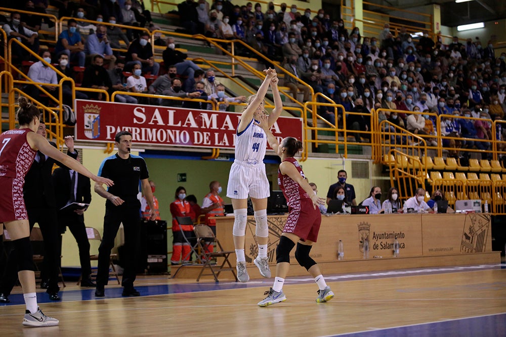 El CB Avenida, sin sus dos estrellas, supera con incertidumbre hasta el final al debutante MBA Moscow en la primera jornada de la fase de grupos