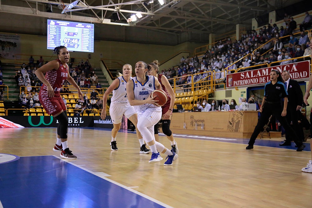 El CB Avenida, sin sus dos estrellas, supera con incertidumbre hasta el final al debutante MBA Moscow en la primera jornada de la fase de grupos