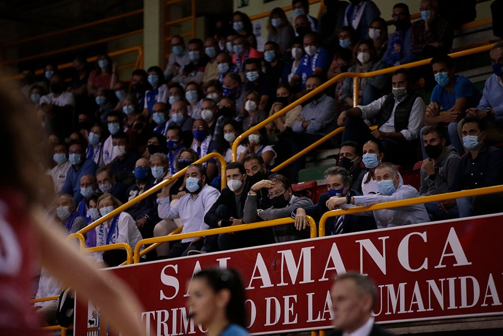 Würzburg empieza a recuperar el ambiente de siempre en las noches de Euroliga para presenciar la sufrida victoria del CB Avenida