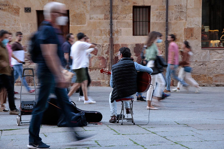 Las calles de Salamanca muestran un gran ambiente turístico con motivo del puente del 12 de octubre