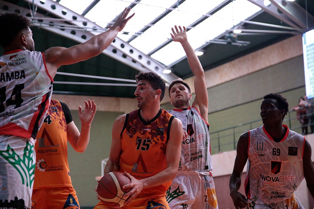 Duro correctivo para el Aquimisa Carbajosa en el debut liguero ante el Zamora Enamora (60-85)