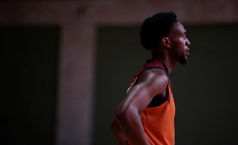 Duro correctivo para el Aquimisa Carbajosa en el debut liguero ante el Zamora Enamora (60-85)