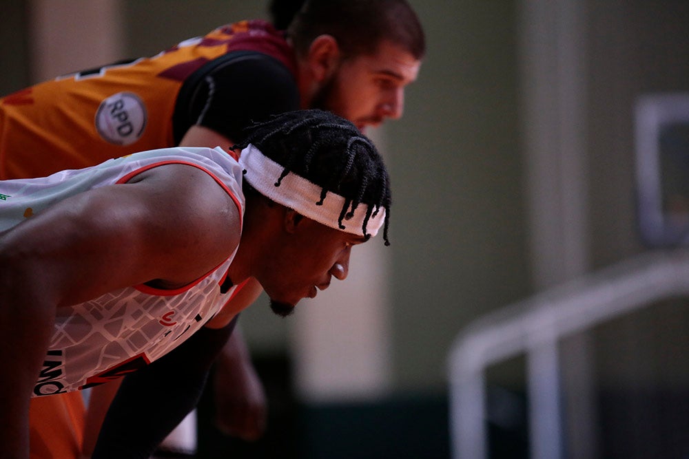 Duro correctivo para el Aquimisa Carbajosa en el debut liguero ante el Zamora Enamora (60-85)