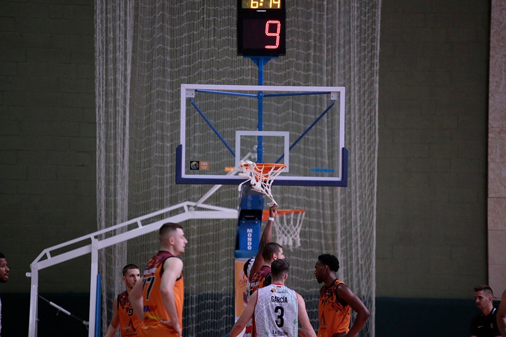 Duro correctivo para el Aquimisa Carbajosa en el debut liguero ante el Zamora Enamora (60-85)