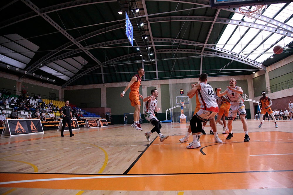 Duro correctivo para el Aquimisa Carbajosa en el debut liguero ante el Zamora Enamora (60-85)