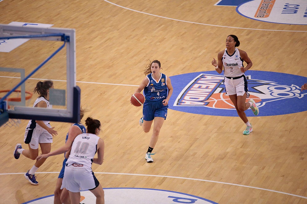 Avenida se pone serio en defensa y suma una más en la Liga (70-47)