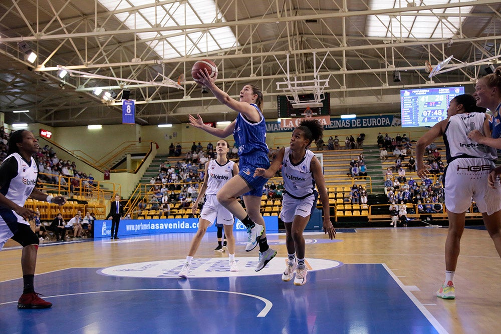 Avenida se pone serio en defensa y suma una más en la Liga (70-47)