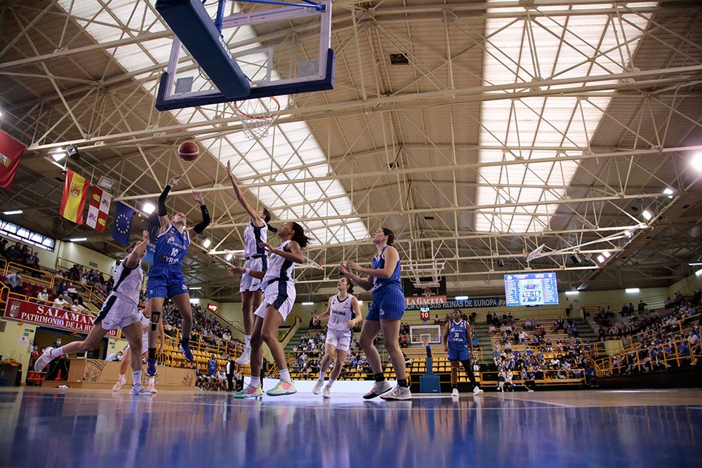 Avenida se pone serio en defensa y suma una más en la Liga (70-47)