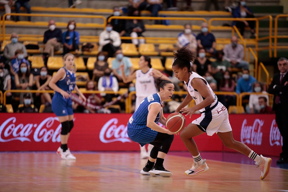 Avenida se pone serio en defensa y suma una más en la Liga (70-47)