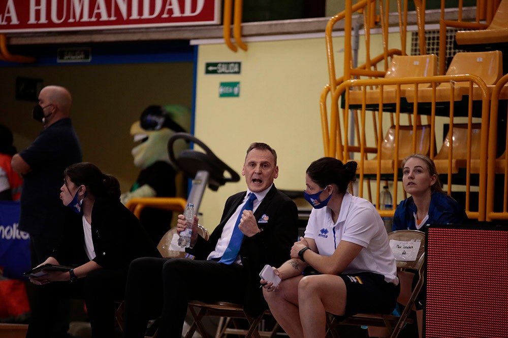 Avenida se pone serio en defensa y suma una más en la Liga (70-47)