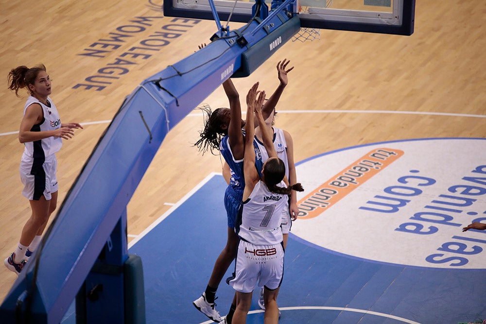 Avenida se pone serio en defensa y suma una más en la Liga (70-47)