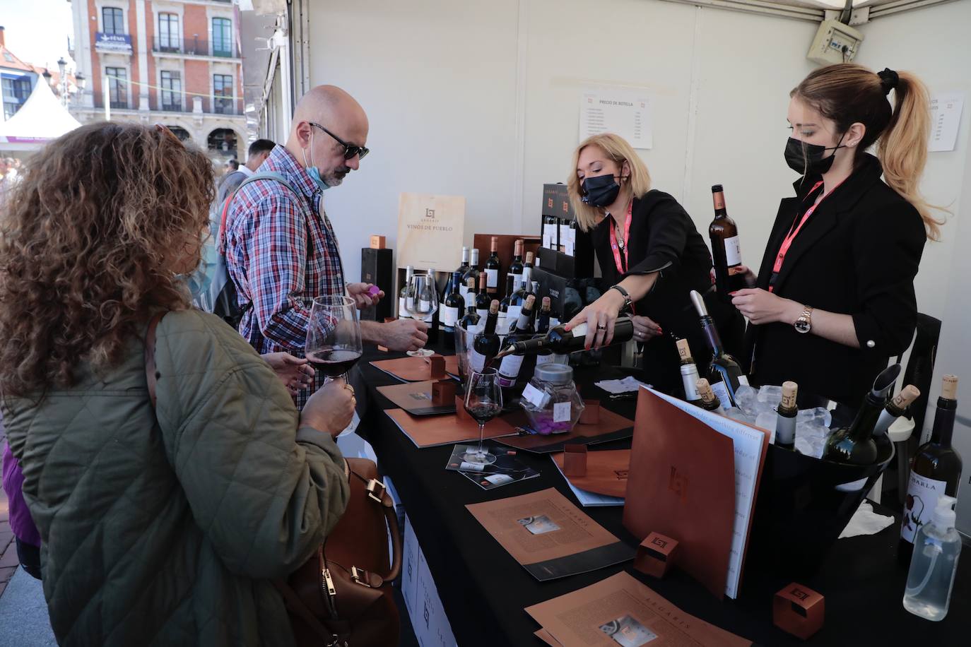 Fotos: Ambientazo durante la jornada del domingo en el evento &#039;Valladolid. Plaza Mayor del Vino&#039;