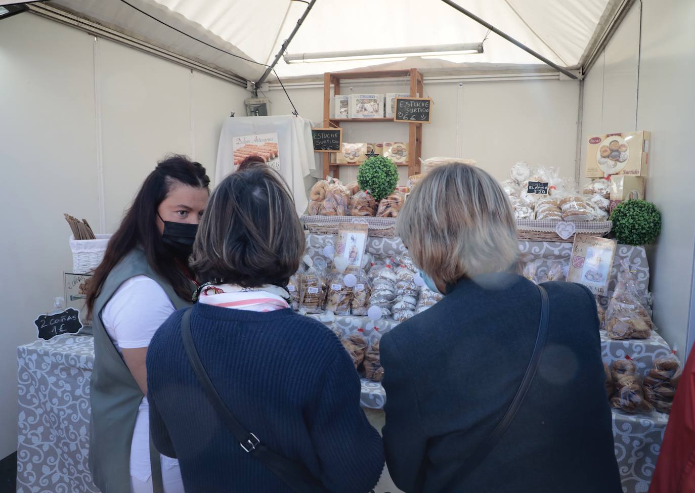 Fotos: Ambientazo durante la jornada del domingo en el evento &#039;Valladolid. Plaza Mayor del Vino&#039;