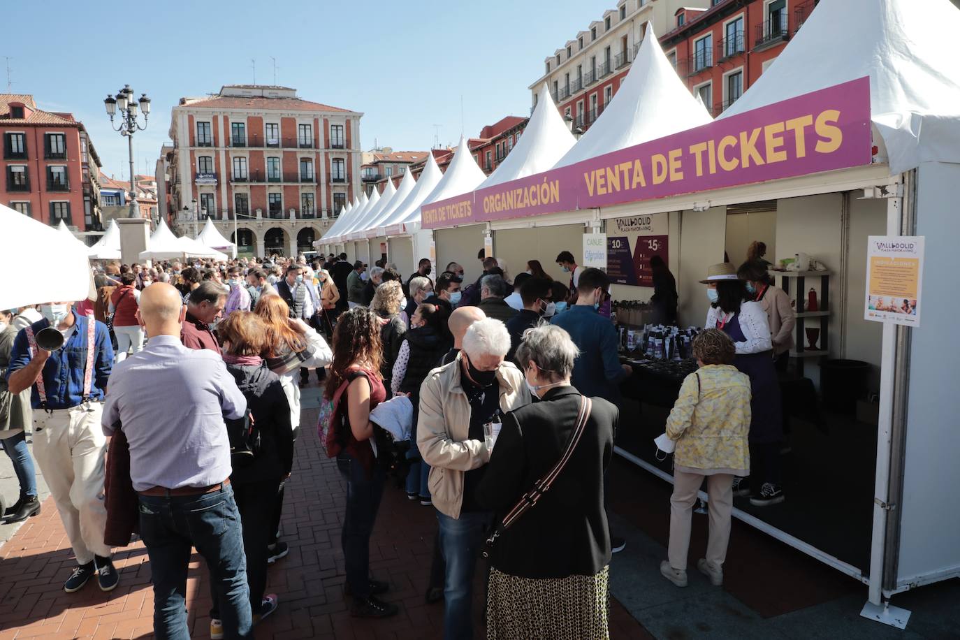 Fotos: Ambientazo durante la jornada del domingo en el evento &#039;Valladolid. Plaza Mayor del Vino&#039;