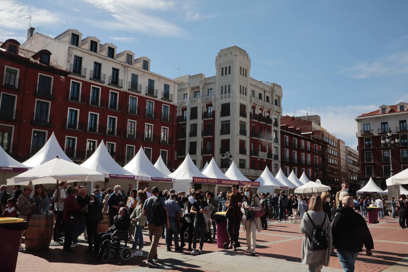 Fotos: Ambientazo durante la jornada del domingo en el evento &#039;Valladolid. Plaza Mayor del Vino&#039;