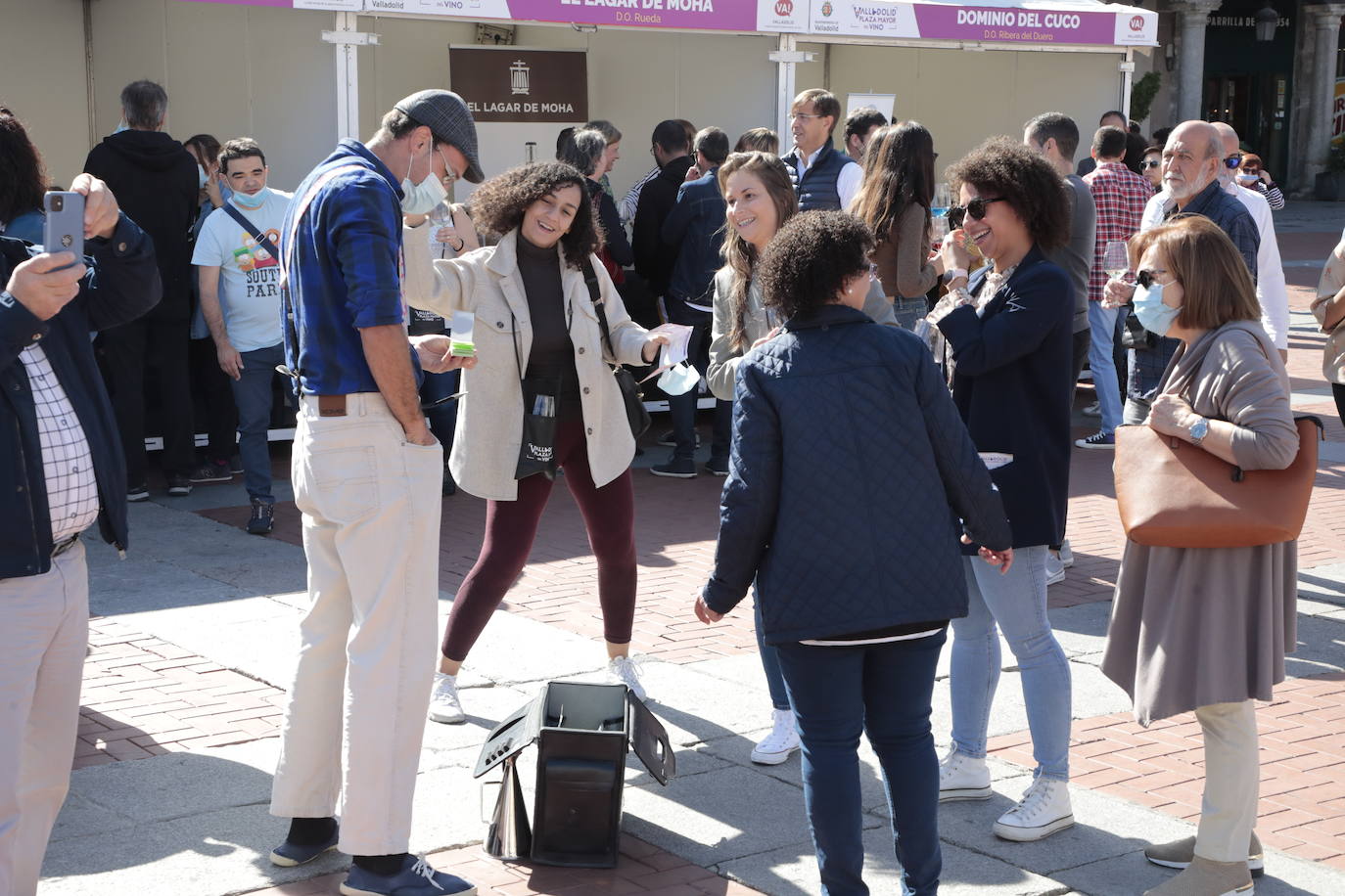 Fotos: Ambientazo durante la jornada del domingo en el evento &#039;Valladolid. Plaza Mayor del Vino&#039;