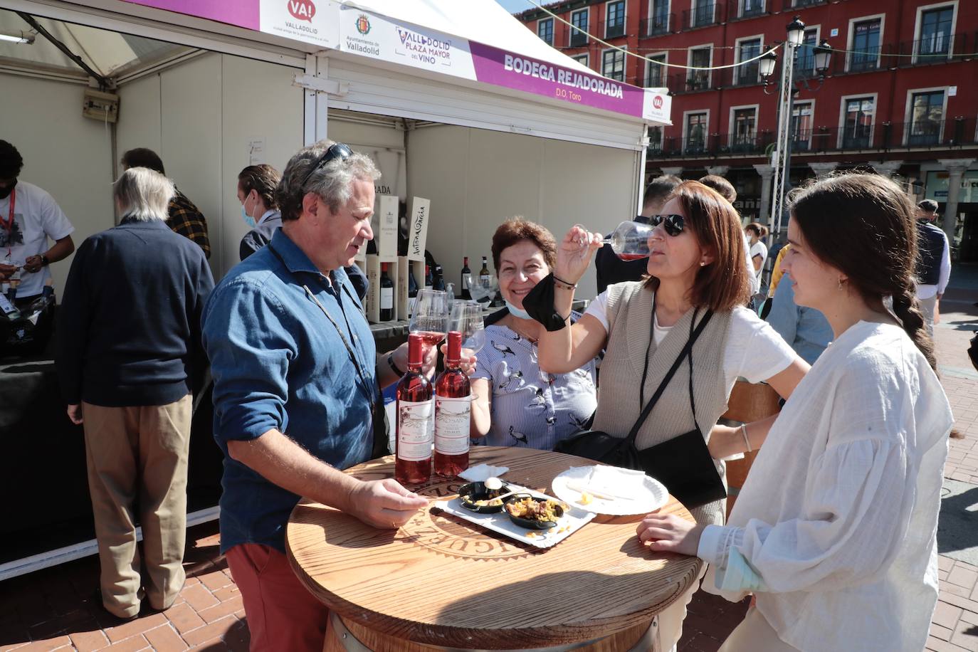 Fotos: Ambientazo durante la jornada del domingo en el evento &#039;Valladolid. Plaza Mayor del Vino&#039; (2/2)