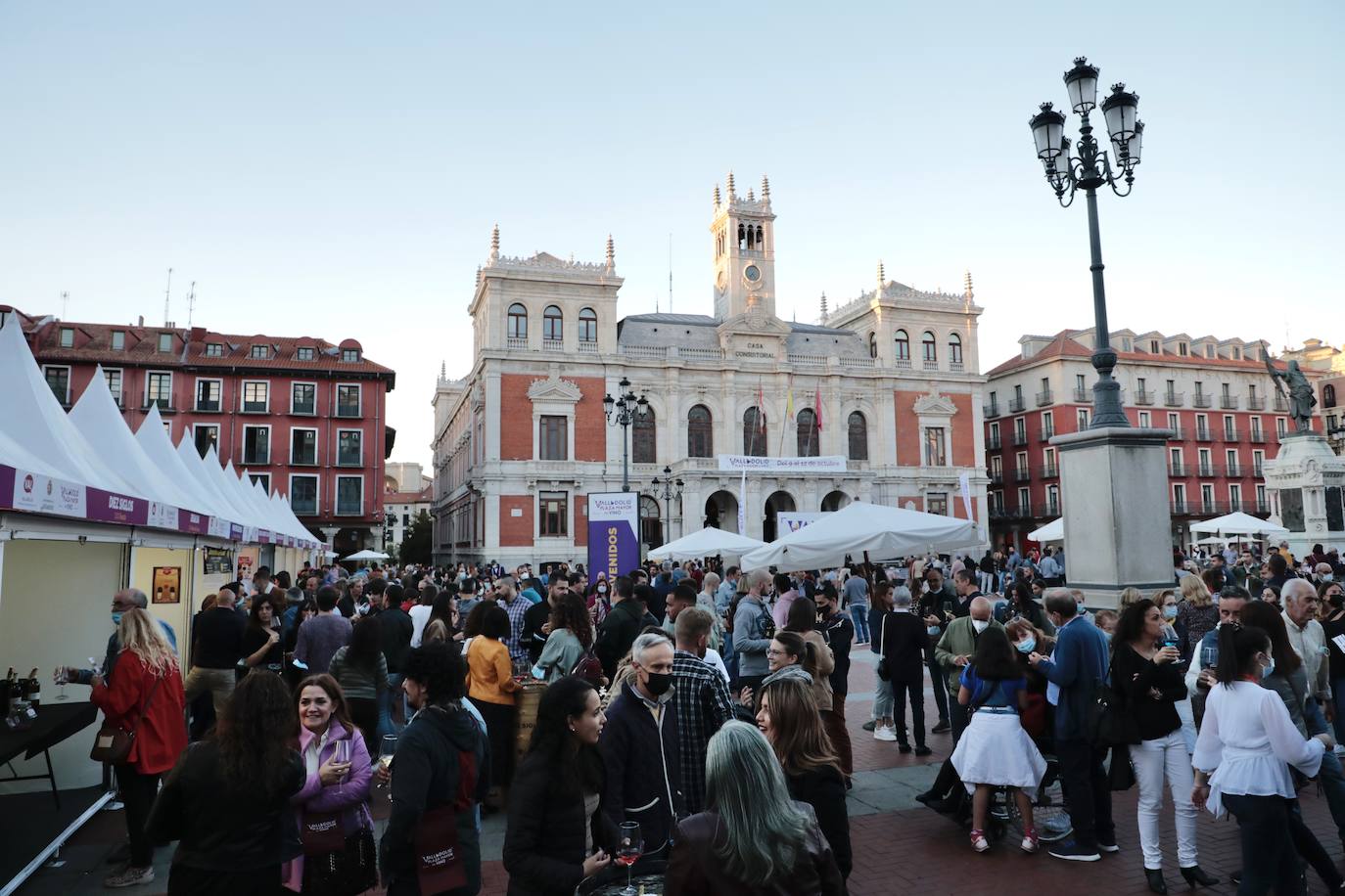 Fotos: Visita a la DO Rueda y ambiente del lunes en &#039;Valladolid. Plaza Mayor del Vino&#039;