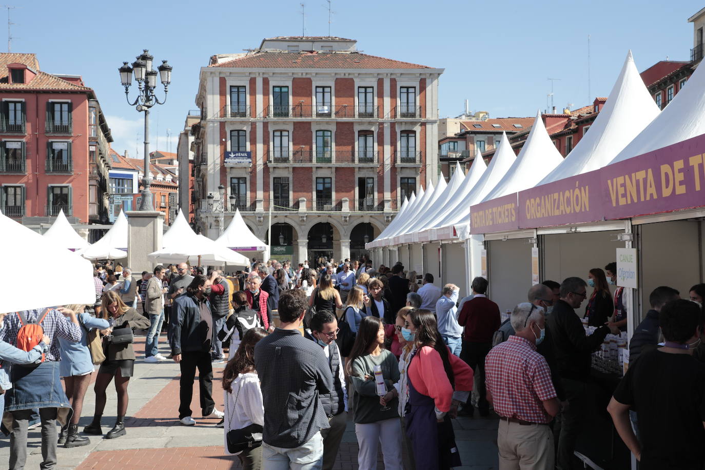 Fotos: Visita a la DO Rueda y ambiente del lunes en &#039;Valladolid. Plaza Mayor del Vino&#039;