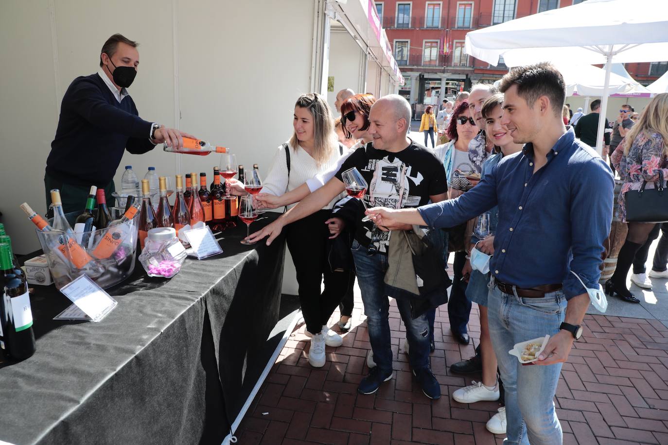 Fotos: Visita a la DO Rueda y ambiente del lunes en &#039;Valladolid. Plaza Mayor del Vino&#039;