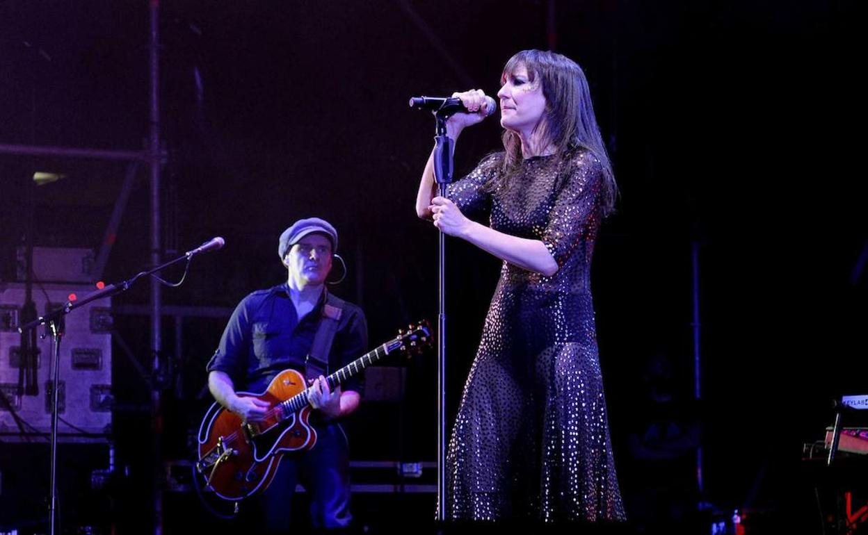 Concierto de Amaral, en el polideportivo Pisuerga, en junio de 2016. 