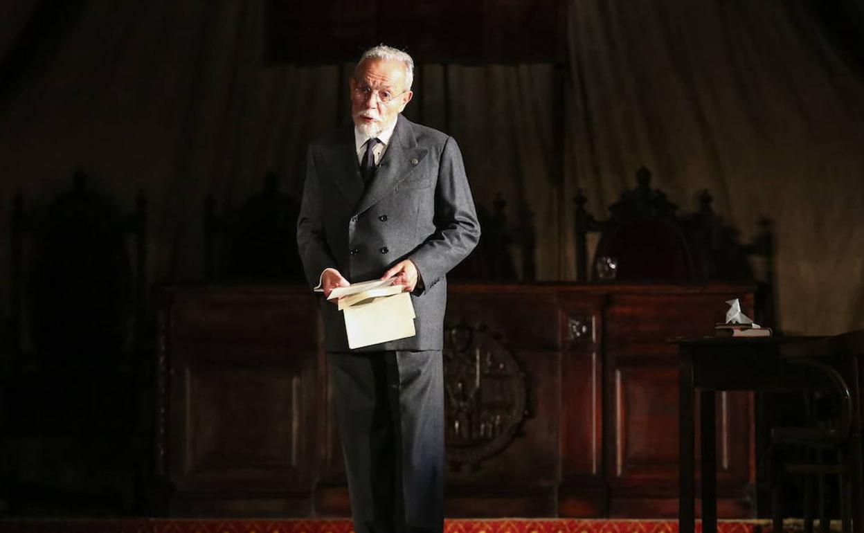 El actor José Luis Gomez caratcterizado de Unamuno.