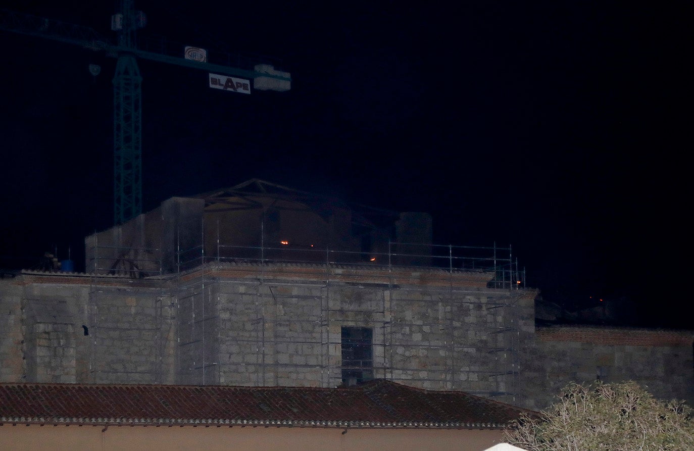 Incendio en el monasterio de Alconada.