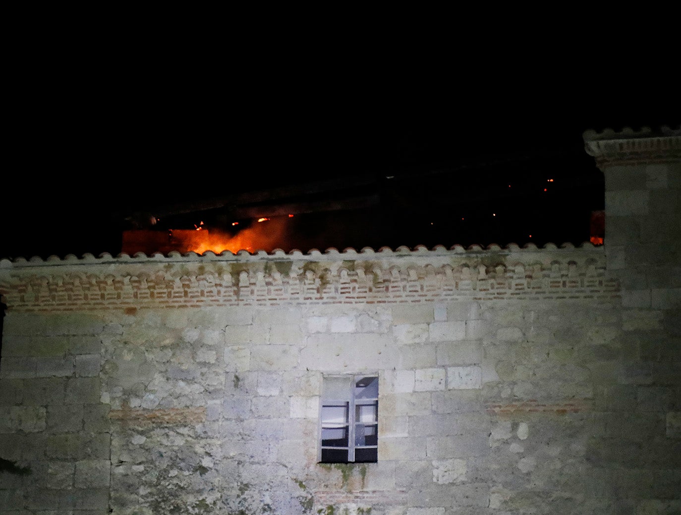 Incendio en el monasterio de Alconada.