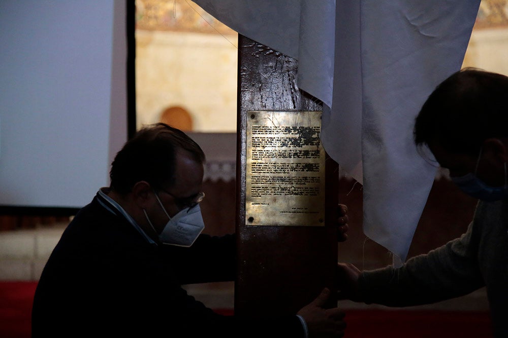 La Cruz de los Jóvenes y el icono de la Virgen Salus Populi Romani llegan a la Catedral Vieja para dar inicio a una intensa jornada de actos 