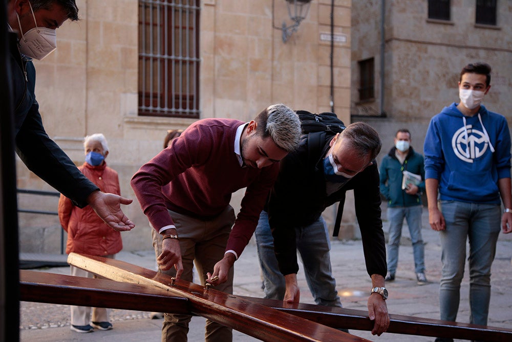 La Cruz de los Jóvenes y el icono de la Virgen Salus Populi Romani llegan a la Catedral Vieja para dar inicio a una intensa jornada de actos 