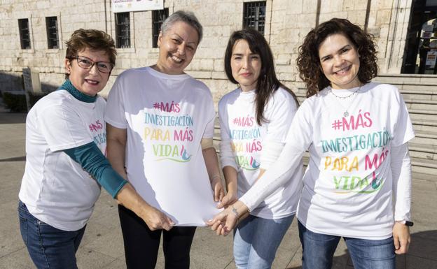 De izquierda a derecha, Mar Hidalgo, Ana Conde, Marta Fraile y Alicia Pastor, enfermas de cáncer de mama metastásico.