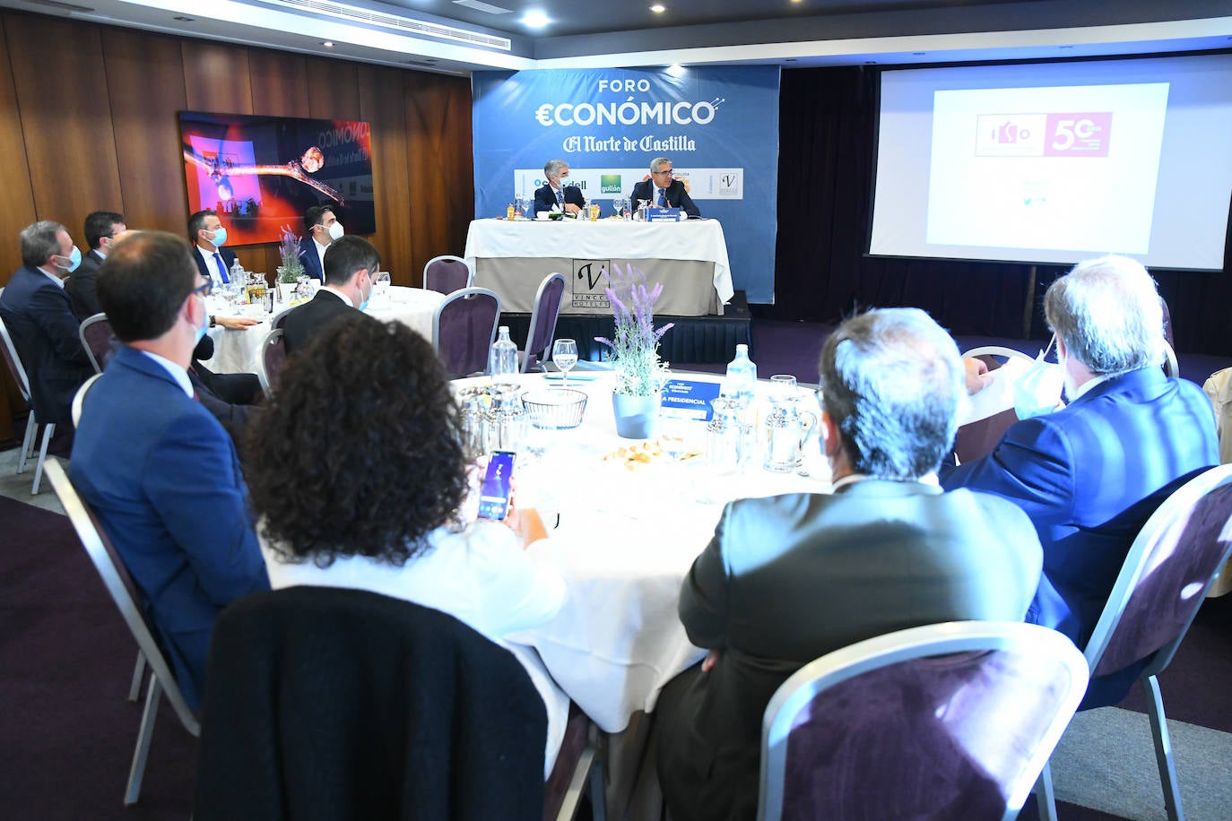 José Ignacio Foces y José Carlos García de Quevedo, durante su intervención en el foro.