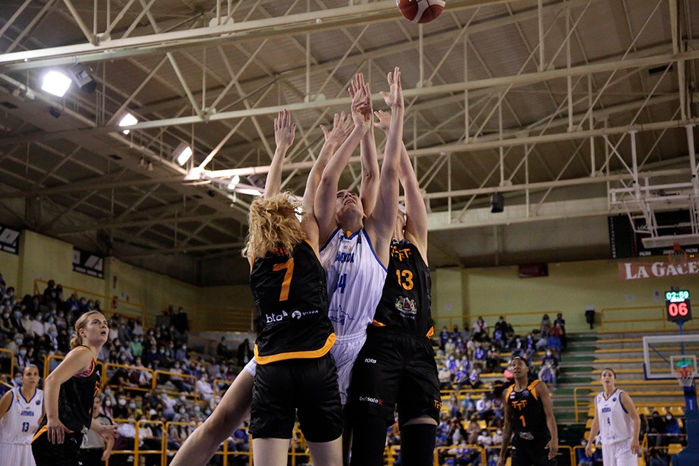 Un voluntarioso Avenida pone la segunda a costa de un débil Riga (72-41)