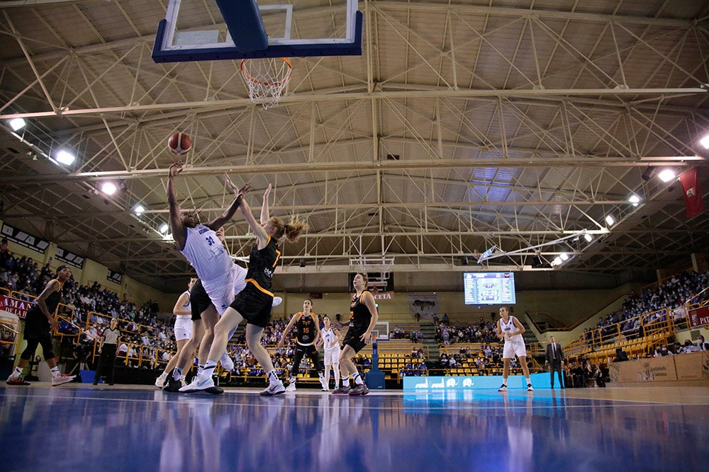 Un voluntarioso Avenida pone la segunda a costa de un débil Riga (72-41)