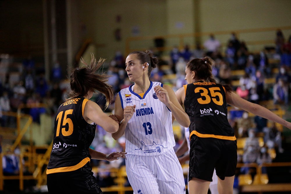 Un voluntarioso Avenida pone la segunda a costa de un débil Riga (72-41)